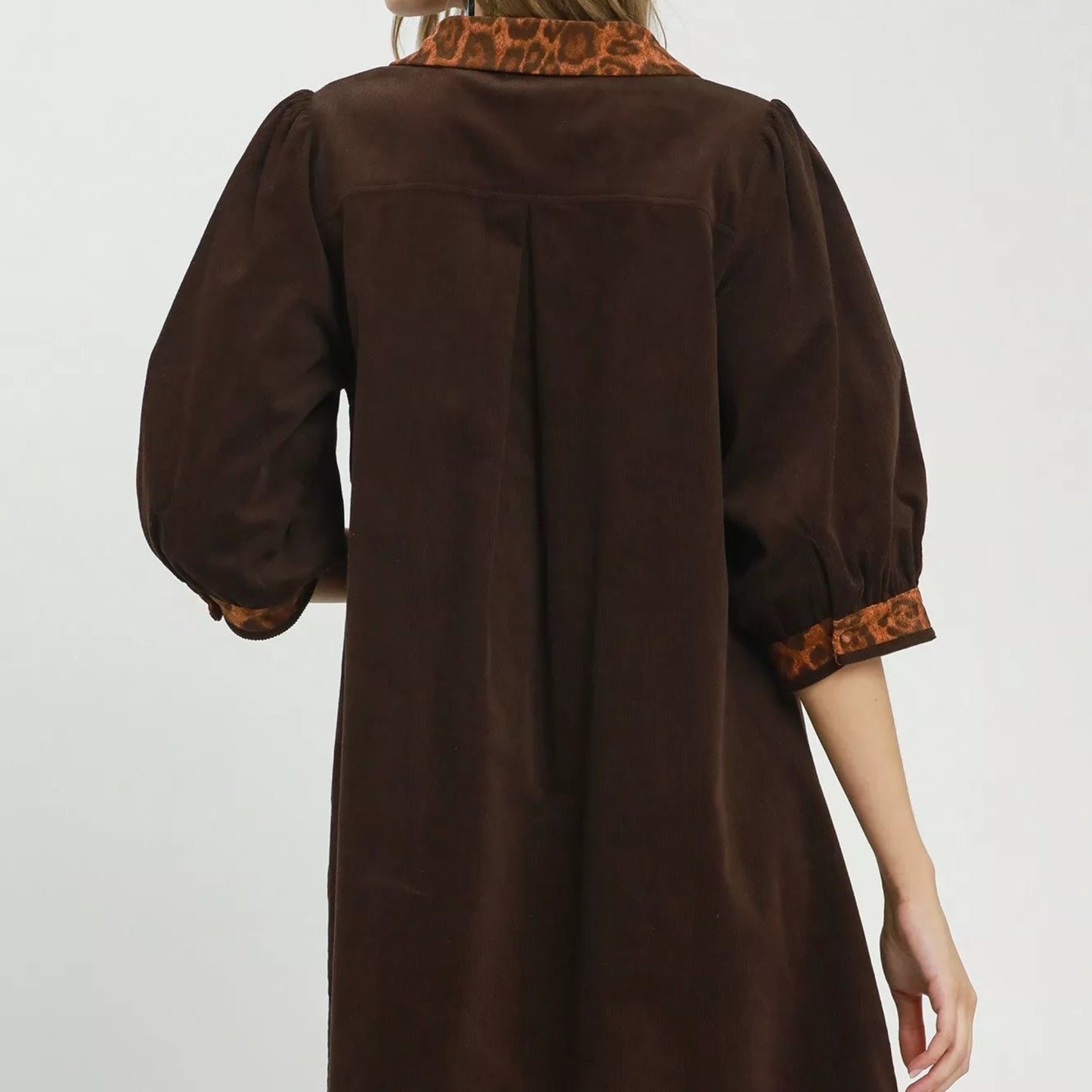 Back view of the breezy unlined Umgee V-neck shift dress from Solazura Boutique