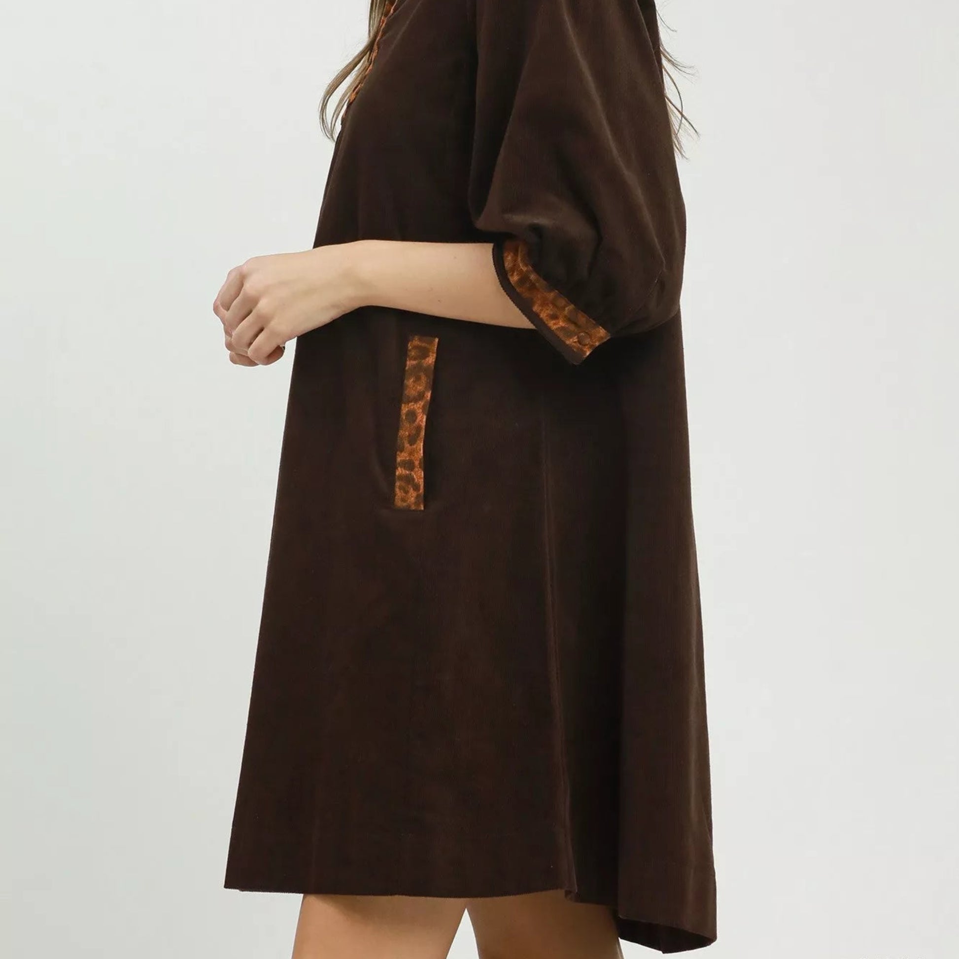 Model wearing a comfortable relaxed fit Umgee casual everyday dress from Solazura Boutique