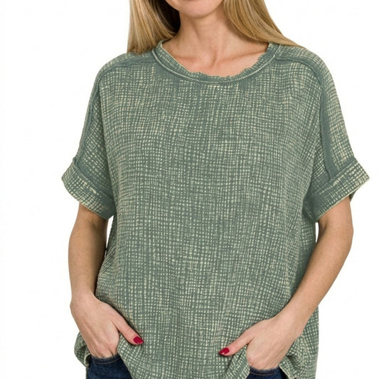Close-up of the crinkled 100% cotton double gauze fabric and acid-wash detail.