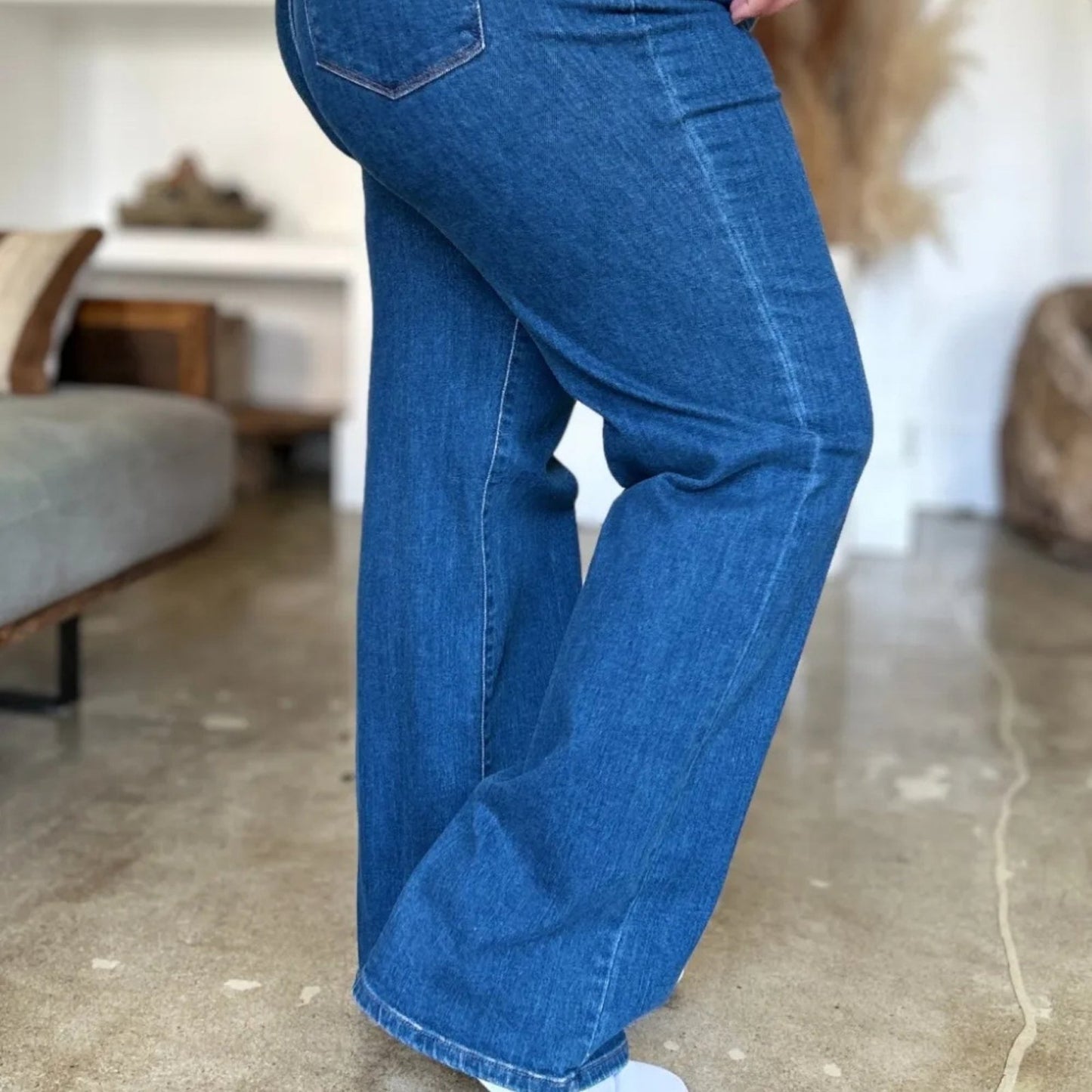 Judy Blue High Rise Straight Leg Jeans - Medium Wash-Trendsi - Solazura Boutique