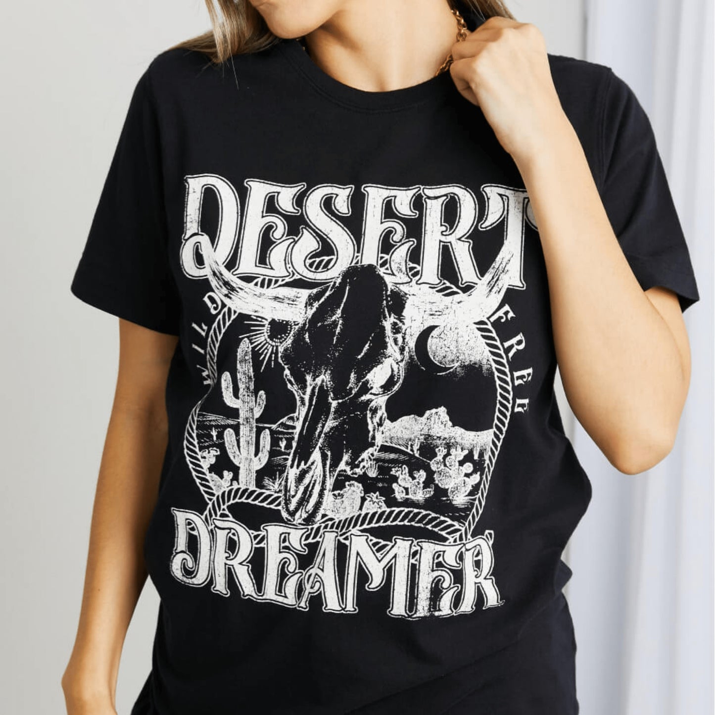 Posterior view of the mineB desert tee showing the comfortable regular fit.
