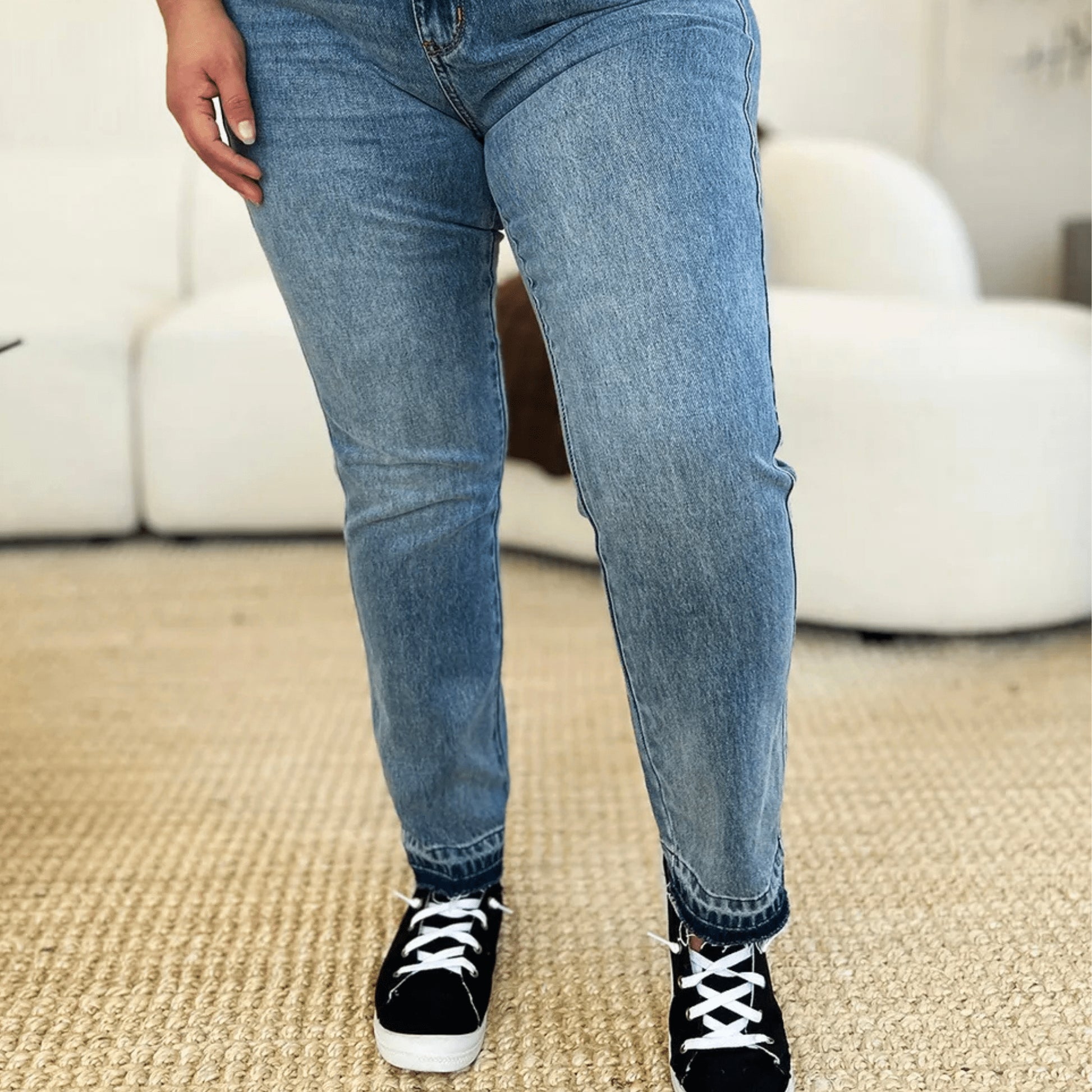 Styling view of plus size rigid magic jeans showing the inclusive size fit.