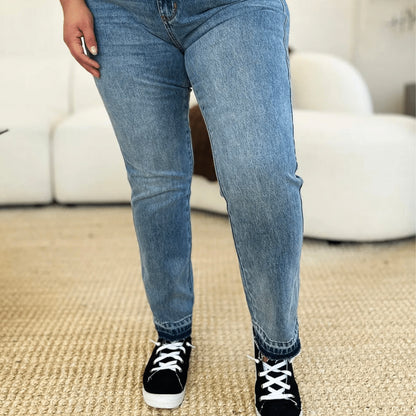 Styling view of plus size rigid magic jeans showing the inclusive size fit.